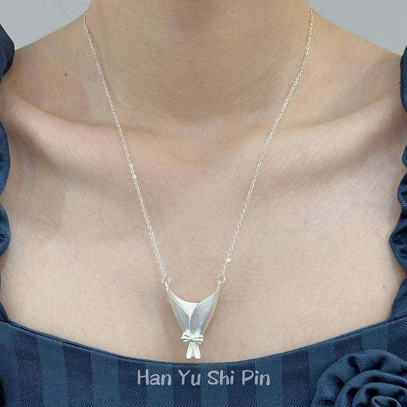 Fashionable Bouquet Necklace