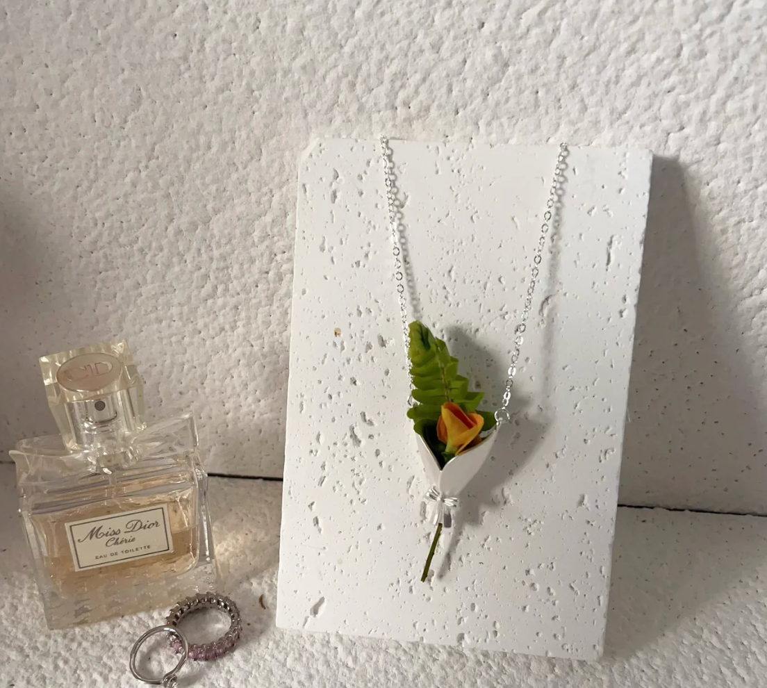 Fashionable Bouquet Necklace