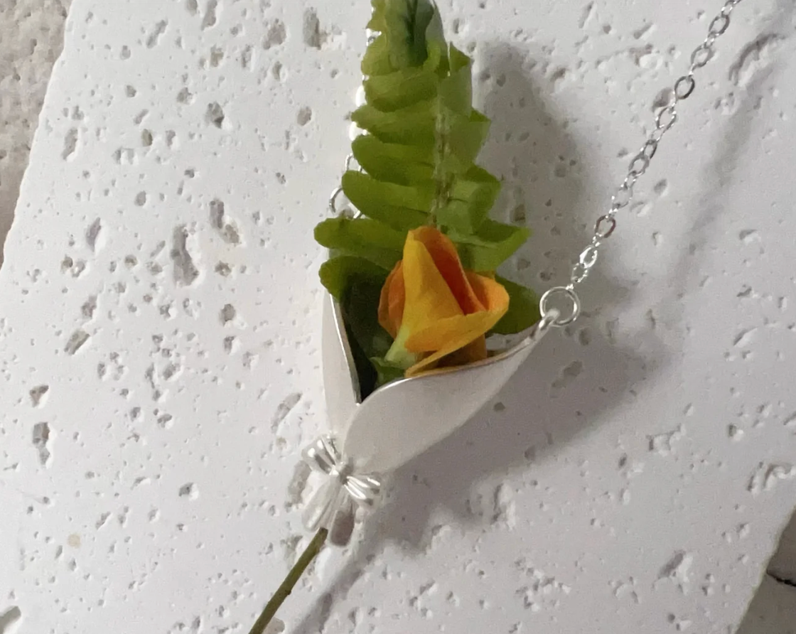 Fashionable Bouquet Necklace